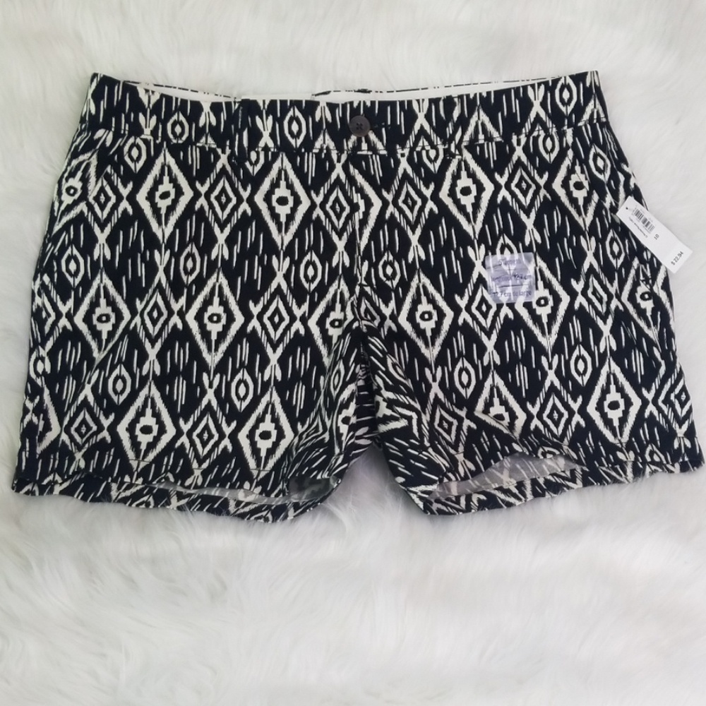 Old Navy black and white shorts size 10